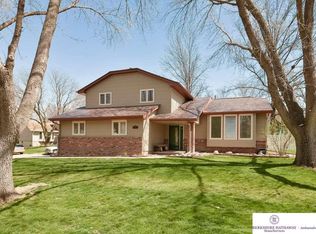 1403 Greenwood Ave, Papillion, NE 68133