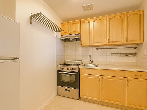 3rd image of 668 4th Ave #1A