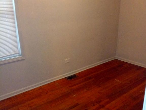 4th image of 8054 S Escanaba Ave #House