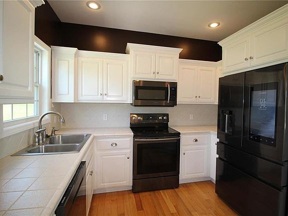 5th image of 4603 Hallbrook Dr