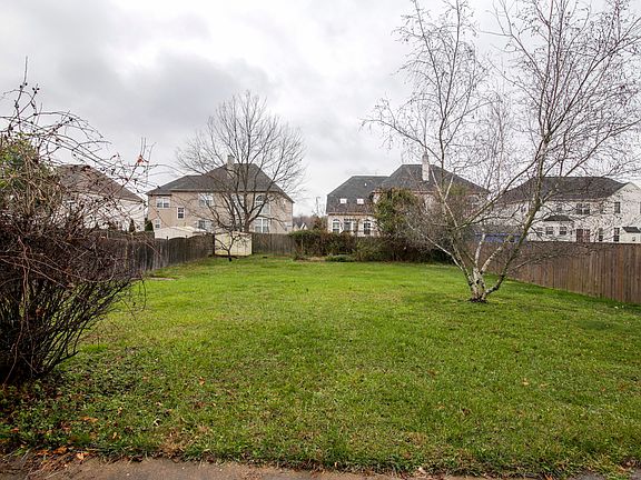 4th image of 110 Milano Dr