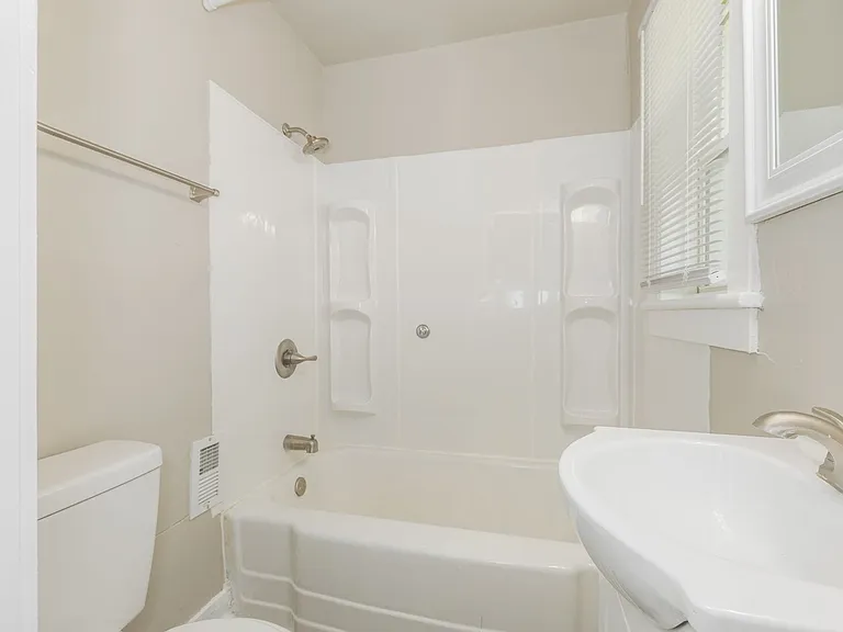 220 4th St — Photo 9