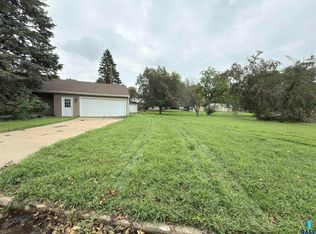 130 Lincoln Ave, Centerville, SD 57014