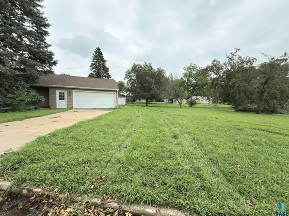 130 Lincoln Ave, Centerville, SD 57014