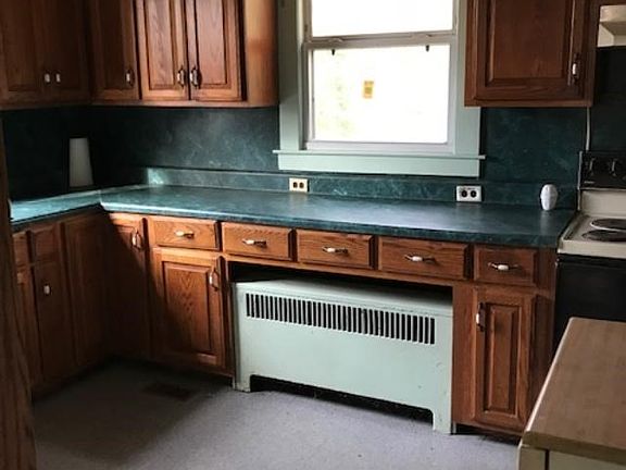 4th image of 603 Forest St