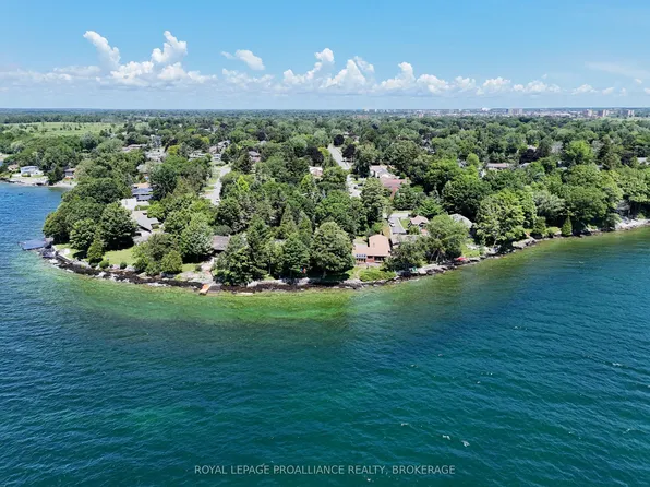 19 Lakeland Point Dr, Kingston, ON K7M 4E8