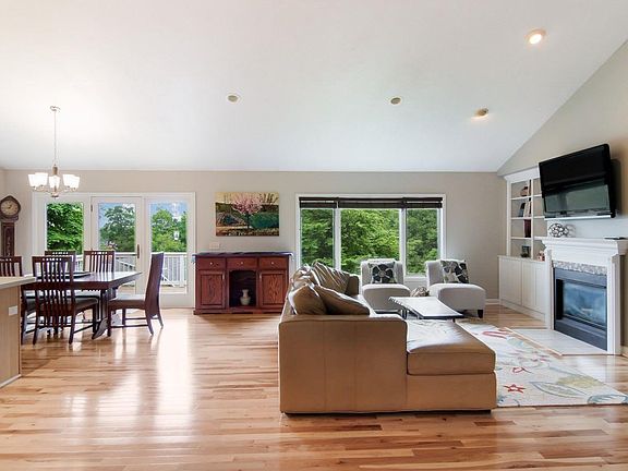 4th image of 13842 S Windcrest Ct