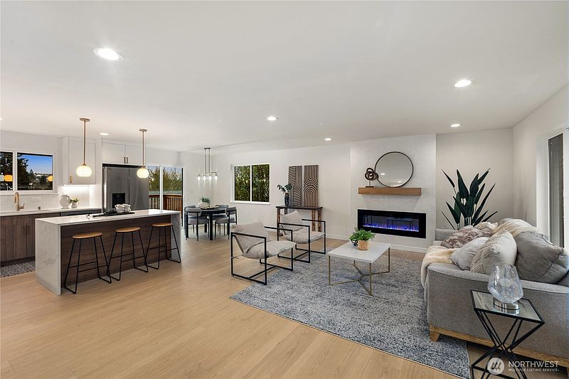 3rd image of 2518 36th Avenue W