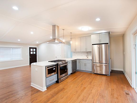 4th image of 500 Robinhood Dr