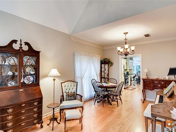 5th image of 5275 Wyntree Ct