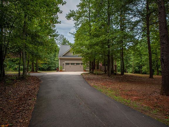 3rd image of 250 Boyd Dr