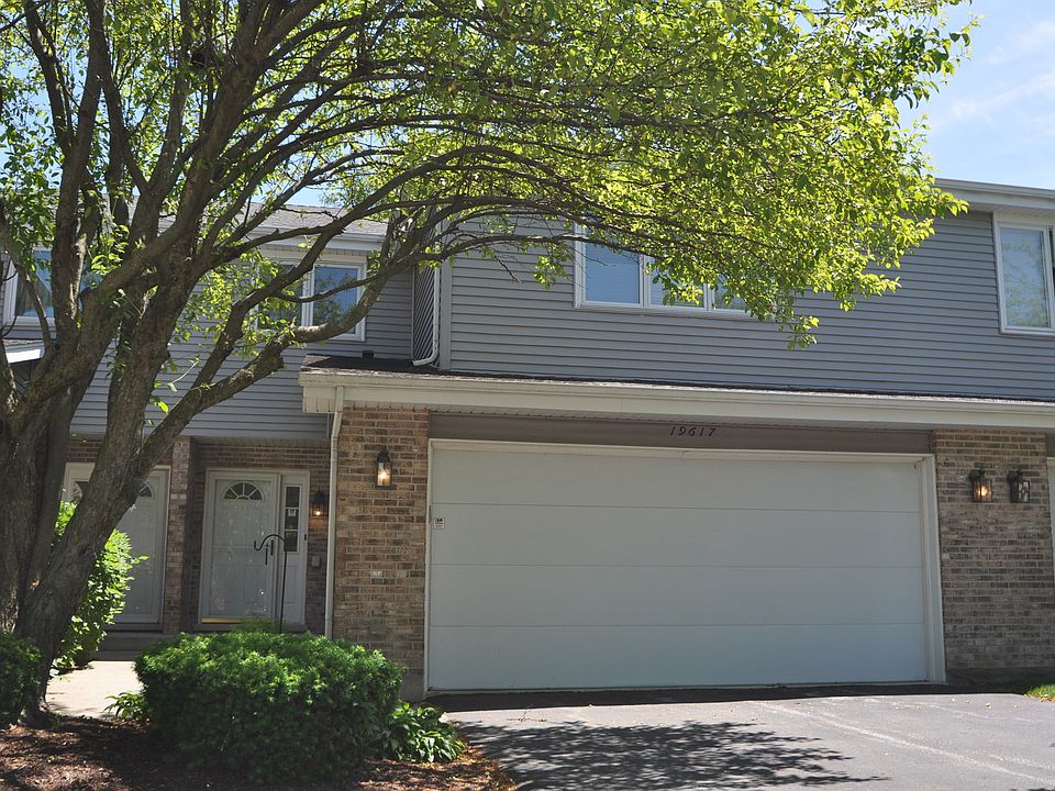 1st image of 19617 Cambridge Dr