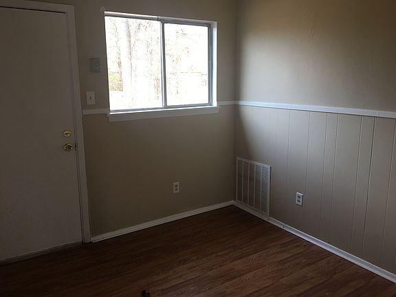 5th image of 4819 Sullivan St