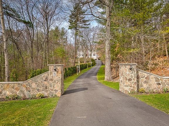 3rd image of 6 Whites Pond Dr