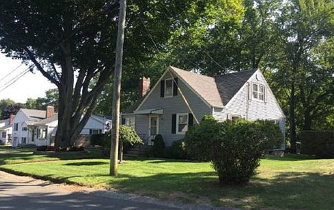 2nd image of 16 Kenfield Ln