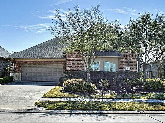 Exceptional 3(4),2 full,2 half baths,3 car tandem garage + Study, located in Fall Creek, A Redstone Golf Community. Shell Open TPC.