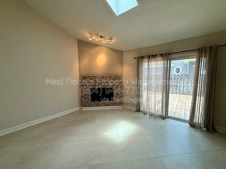 1695 Evans Dr S — Photo 4