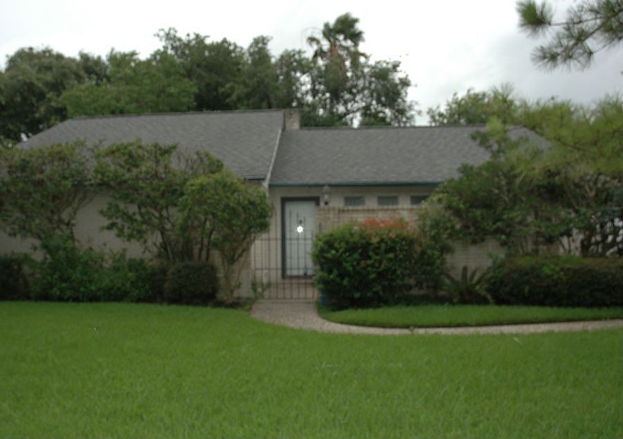 Front view of home
