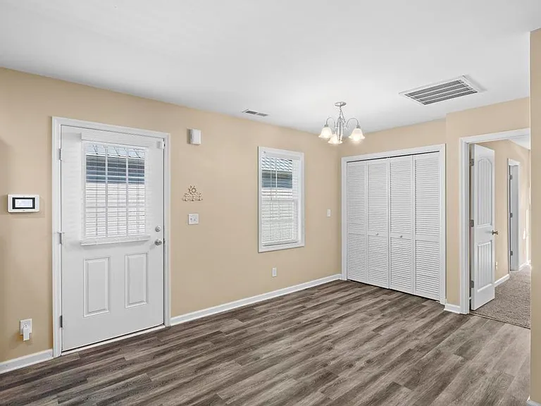 123A James Ave — Photo 12