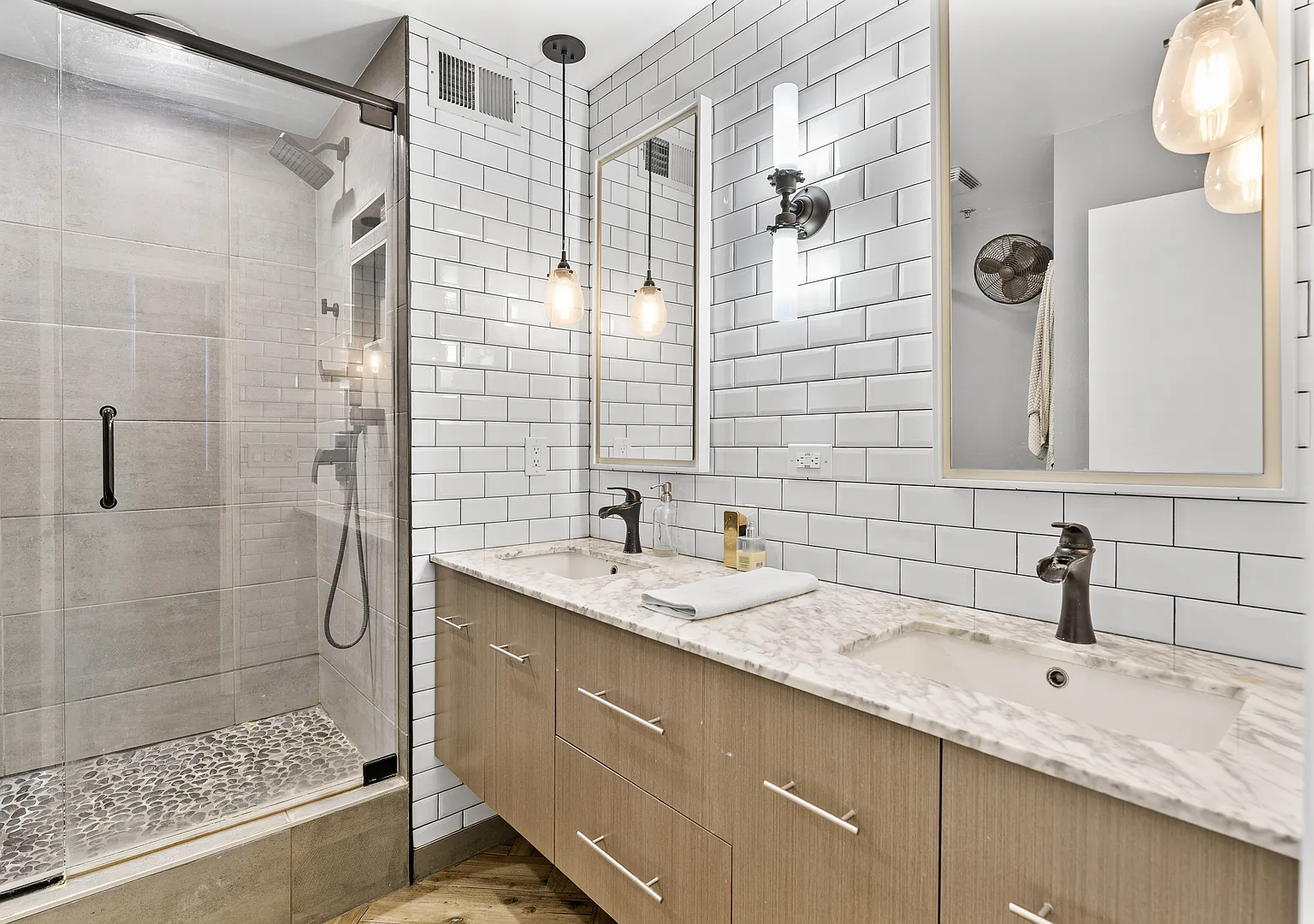 758 N Larrabee St — Photo 2