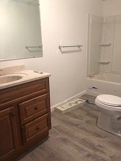 5th image of 300 Kellum St #C