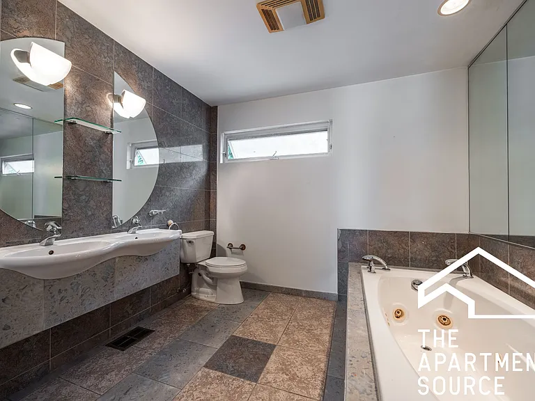 1049 N Winchester Ave #2F — Photo 19