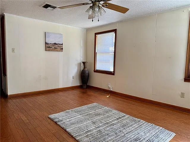 2 bed, 1.0 bath, 911 sqft, $1,395 — Photo 3
