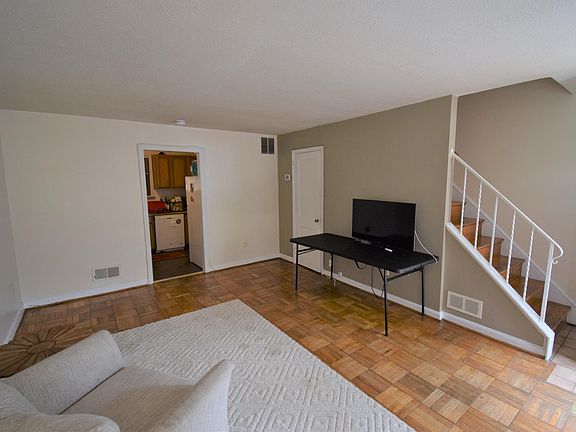 4th image of 108 E Rosemont Ave