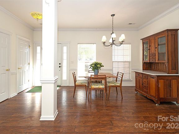 3rd image of 3014 Windsor Meadow Ln