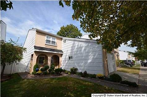 2nd image of 128 Carlyle Grn