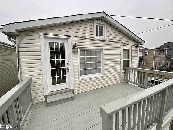 2nd image of 301 Pitt St #2
