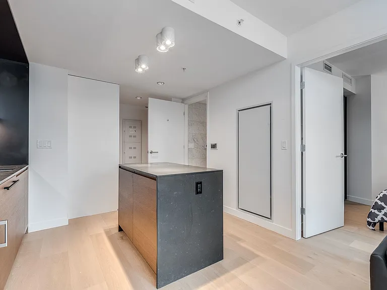 1289 Hornby St #1002 — Photo 15