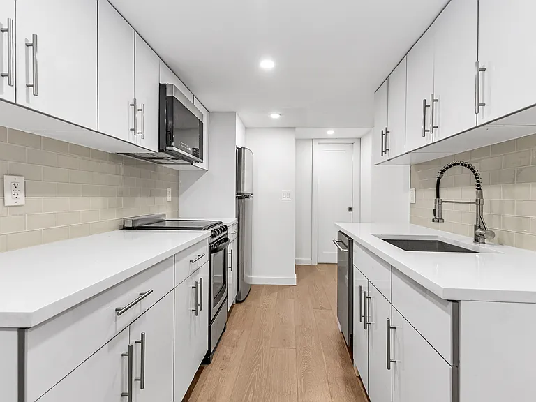 332 E 6th St #2 — Photo 2