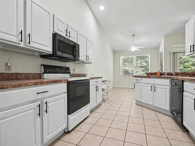 1379 E Main St — Photo 6