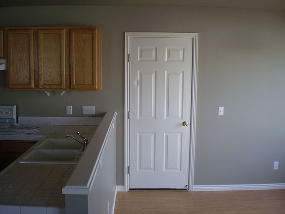 Kitchen\Sun Room (New Paint)