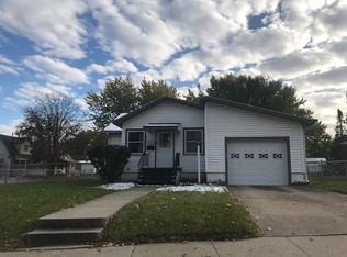 811 N 7th Ave W, Newton, IA 50208