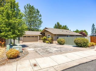 1542 SW Yucca Dr, Grants Pass, OR 97527