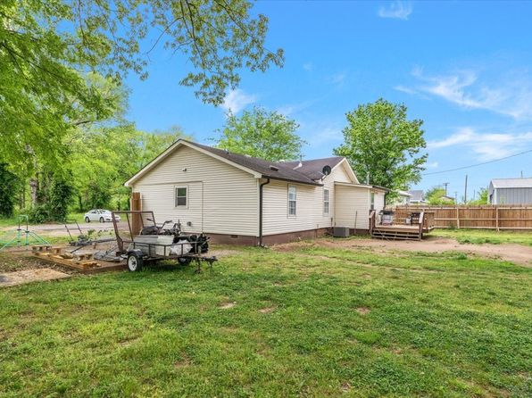 419 E Commerce St, Waverly, TN 37185