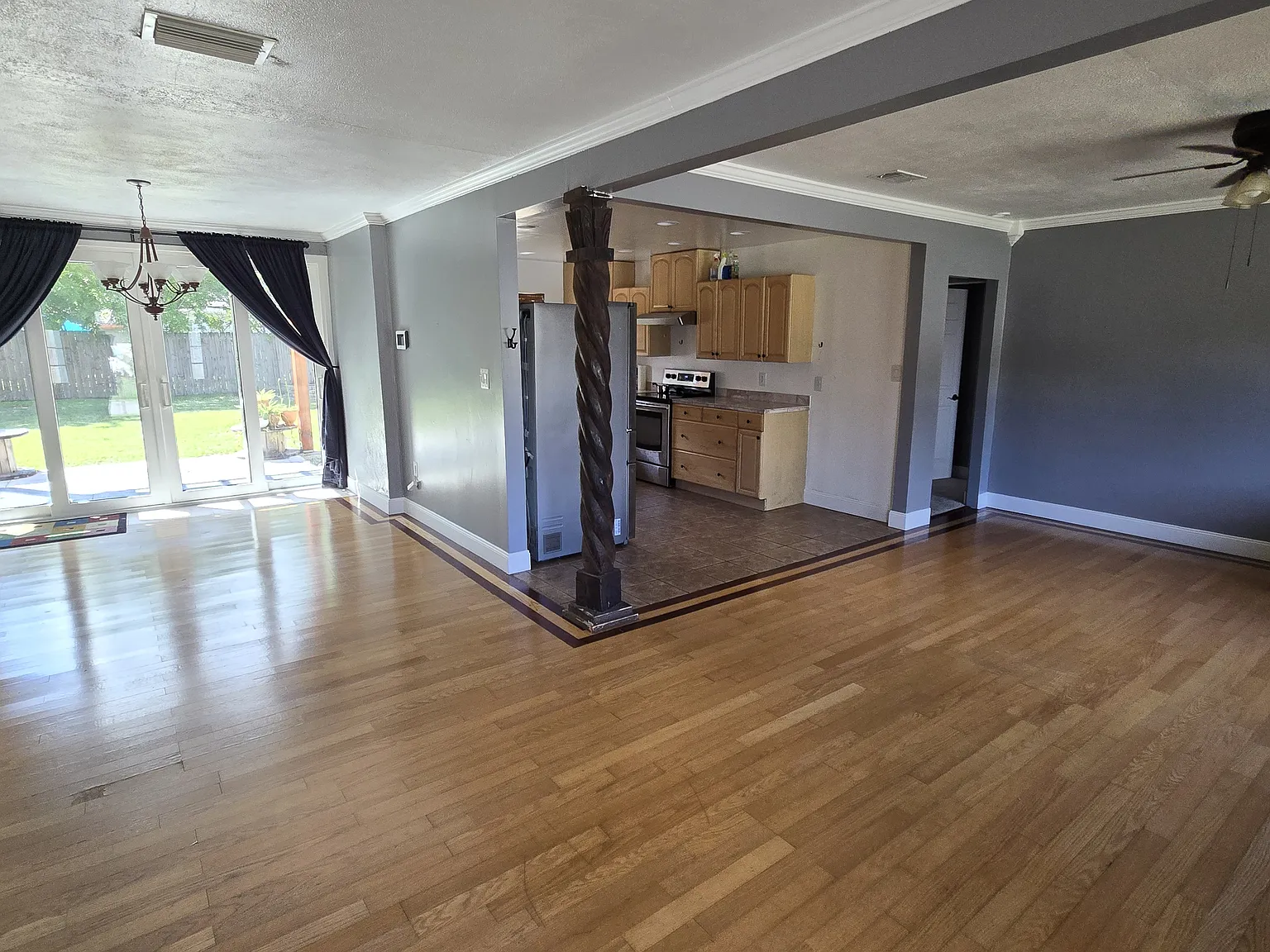 2 bed, 1383 sqft, $2,300 — Photo 3