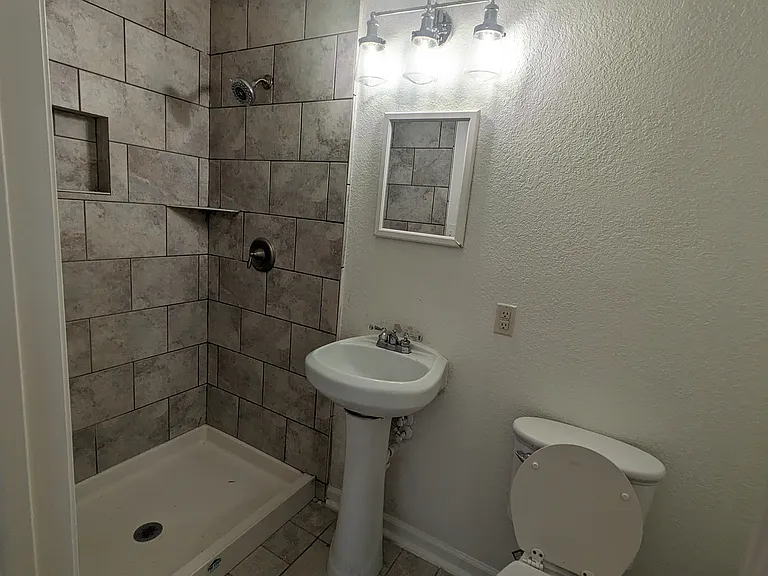 549 W Merriweather St — Photo 14