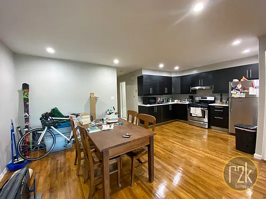 Rented by Realty 2000 Corp | media 27