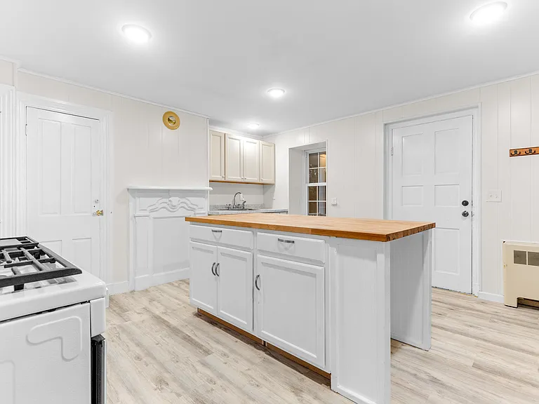 18429 Middletown Rd — Photo 5