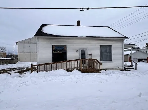 121 E 10th St, Connersville, IN 47331