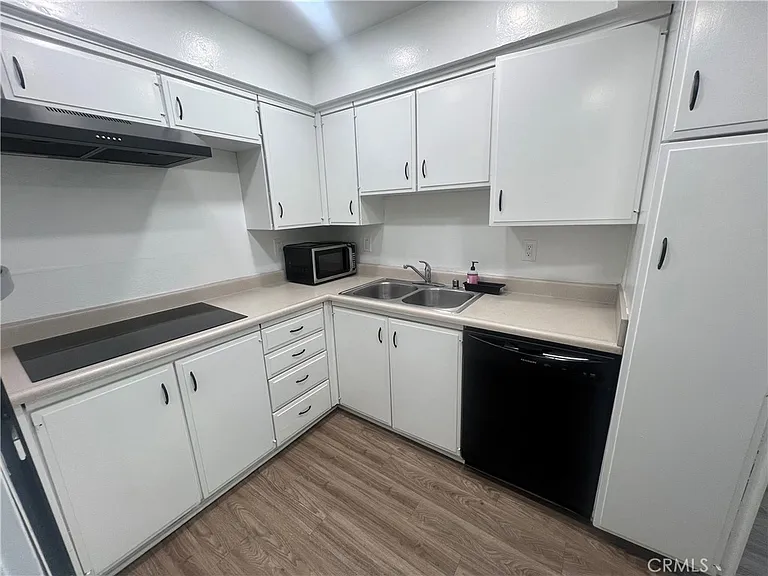 1341 Cameo Ln — Photo 2