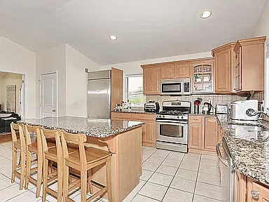 4 bed, 2650 sqft, $5,750 — Photo 4