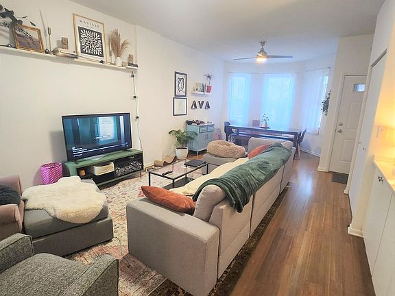 2nd image of 2842 N Sacramento Ave APT 1