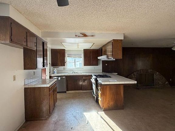 4th image of 3304 Benton Cir