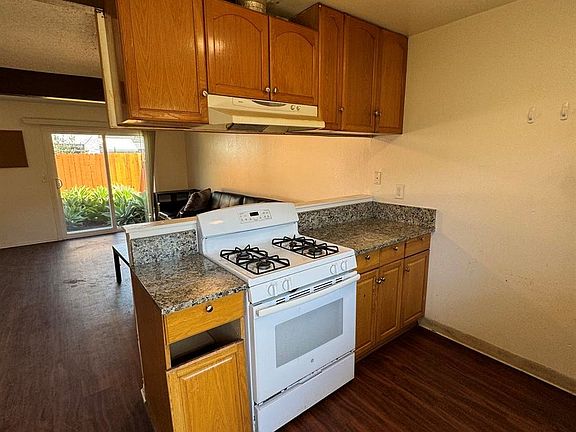 4th image of 520 W Gutierrez St #C