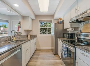 73 Wendover Ct, Bedminster, NJ 07921