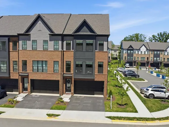 42128 Stone Press Ter, Ashburn, VA 20148